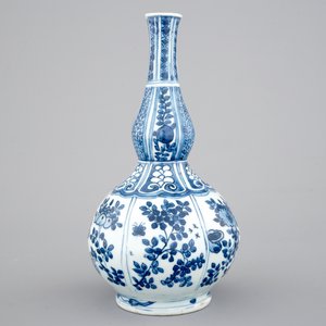 A blue and white double gourd vase, Ming dynasty, Wan-Li (1573-1619) — 照片 2