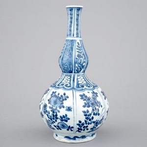 A blue and white double gourd vase, Ming dynasty, Wan-Li (1573-1619) — 照片 3