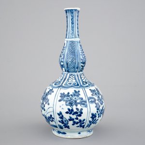 A blue and white double gourd vase, Ming dynasty, Wan-Li (1573-1619) — 照片 4