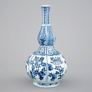 A blue and white double gourd vase, Ming dynasty, Wan-Li (1573-1619) — 照片 5