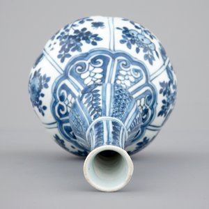 A blue and white double gourd vase, Ming dynasty, Wan-Li (1573-1619) — 照片 7