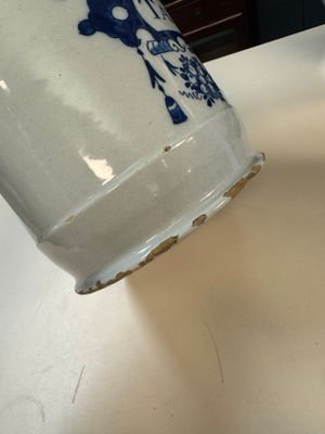 A blue and white Dutch Delft albarello-type apothecary jar inscribed 'F TAMARIN D' — photo 12