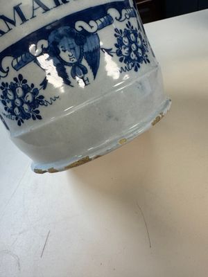 A blue and white Dutch Delft albarello-type apothecary jar inscribed 'F TAMARIN D' — photo 13