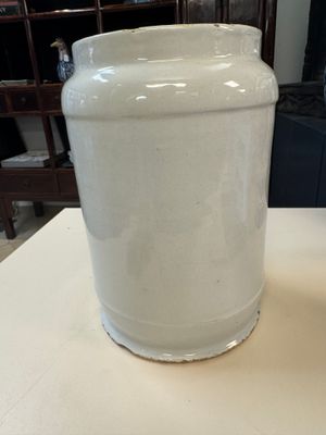 A blue and white Dutch Delft albarello-type apothecary jar inscribed 'F TAMARIN D' — photo 3
