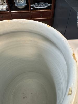 A blue and white Dutch Delft albarello-type apothecary jar inscribed 'F TAMARIN D' — photo 8