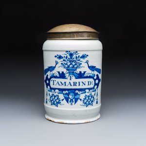 A blue and white Dutch Delft albarello-type apothecary jar inscribed 'F TAMARIN D' — photo 1