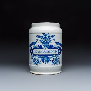 A blue and white Dutch Delft albarello-type apothecary jar inscribed 'F TAMARIN D' — photo 2