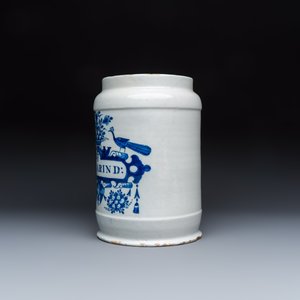 A blue and white Dutch Delft albarello-type apothecary jar inscribed 'F TAMARIN D' — photo 3