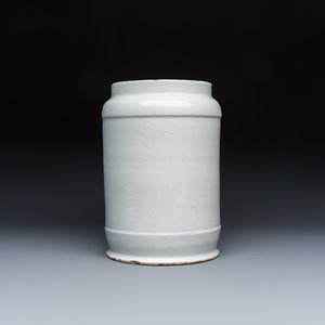 A blue and white Dutch Delft albarello-type apothecary jar inscribed 'F TAMARIN D' — photo 4