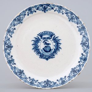 A blue and white Dutch Delft armorial plate, 18th C. — photo 1