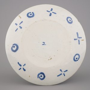 A blue and white Dutch Delft armorial plate, ca. 1700 — photo 2