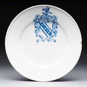A blue and white Dutch Delft armorial plate with the arms of White for the English market, late 17th C. — photo 1