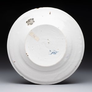 A blue and white Dutch Delft armorial plate with the arms of White for the English market, late 17th C. — photo 2