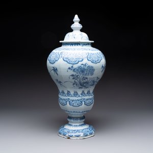 A blue and white Dutch Delft baluster vase and cover with birds among flowering branches, late 17th C. — photo 4