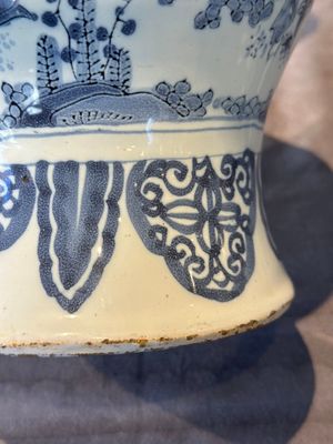A blue and white Dutch Delft bottle-shaped chinoiserie vase with a lion, 17th C. — foto 14