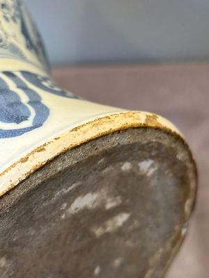 A blue and white Dutch Delft bottle-shaped chinoiserie vase with a lion, 17th C. — foto 18