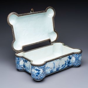 A blue and white Dutch Delft bronze-mounted casket, 19th C. — photo 2
