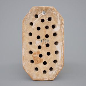 A blue and white Dutch Delft brush back, dated 1753 — photo 2