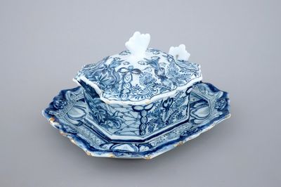 A blue and white Dutch Delft butter tub on stand, 18th C.