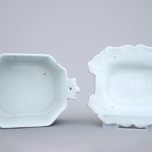 A blue and white Dutch Delft butter tub on stand, 18th C. — 照片 6