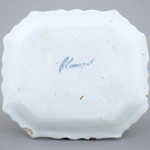 A blue and white Dutch Delft butter tub on stand, 18th C. — 照片 9
