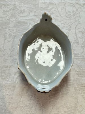 A blue and white Dutch Delft butter tub with a polychrome bird-shaped finial, 18th C. — photo 6