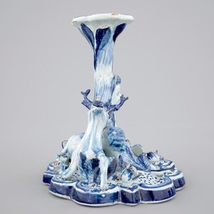 A blue and white Dutch Delft candlestick with a deer and a buddhist, 18th C. — 照片 2