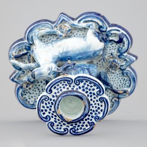 A blue and white Dutch Delft candlestick with a deer and a buddhist, 18th C. — 照片 5