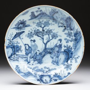 A blue and white Dutch Delft chinoiserie dish, 17th C. — foto 1