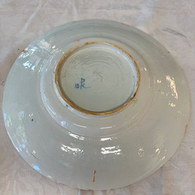 A blue and white Dutch Delft chinoiserie dish with figural design — photo 9