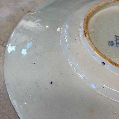 A blue and white Dutch Delft chinoiserie dish with figural design — photo 11