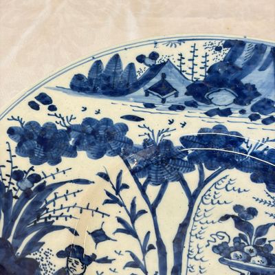 A blue and white Dutch Delft chinoiserie dish with figural design — photo 2