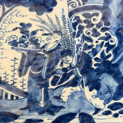 A blue and white Dutch Delft chinoiserie dish with figural design — photo 6