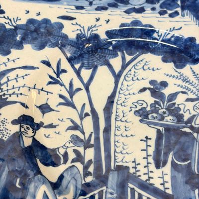 A blue and white Dutch Delft chinoiserie dish with figural design — photo 7