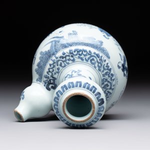 A blue and white Dutch Delft chinoiserie kendi, 17th C. — 照片 5