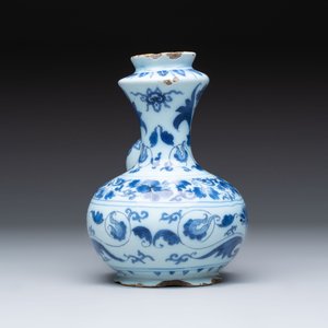 A blue and white Dutch Delft chinoiserie kendi, late 17th C. — 照片 2