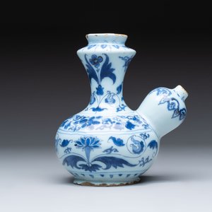 A blue and white Dutch Delft chinoiserie kendi, late 17th C. — 照片 3