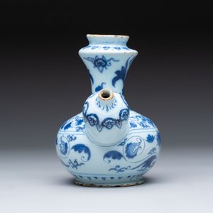 A blue and white Dutch Delft chinoiserie kendi, late 17th C. — 照片 4