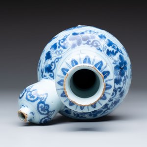 A blue and white Dutch Delft chinoiserie kendi, late 17th C. — 照片 5