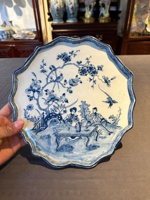 A blue and white Dutch Delft 'chinoiserie' plaque, 18th C. — foto 1