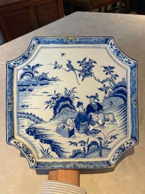 A blue and white Dutch Delft chinoiserie plaque with a tea drinking scene, 18th C. — photo 1
