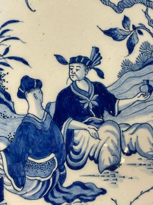 A blue and white Dutch Delft chinoiserie plaque with a tea drinking scene, 18th C. — photo 3