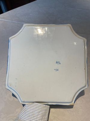 A blue and white Dutch Delft chinoiserie plaque with a tea drinking scene, 18th C. — photo 7