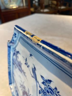 A blue and white Dutch Delft chinoiserie plaque with a tea drinking scene, 18th C. — photo 9