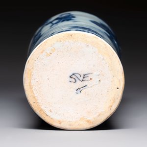 A blue and white Dutch Delft chinoiserie rouleau vase, 17th C. — 照片 6