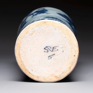 A blue and white Dutch Delft chinoiserie rouleau vase in Transitional style — 照片 6