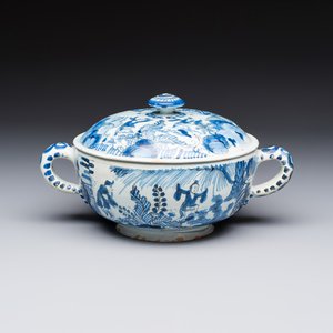 A blue and white Dutch Delft chinoiserie spiced wine bowl and cover — foto 1