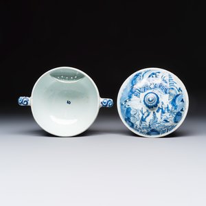 A blue and white Dutch Delft chinoiserie spiced wine bowl and cover — foto 7