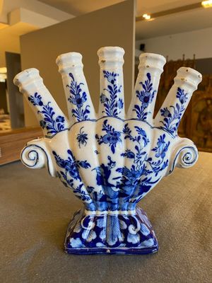 A blue and white Dutch Delft chinoiserie tulip vase, 18th C. — 照片 1
