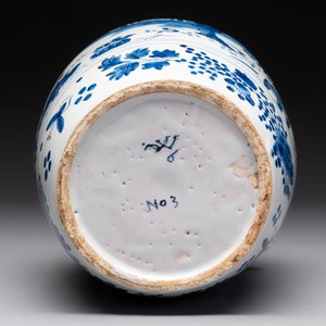 A blue and white Dutch Delft chinoiserie vase, 18th C. — photo 6